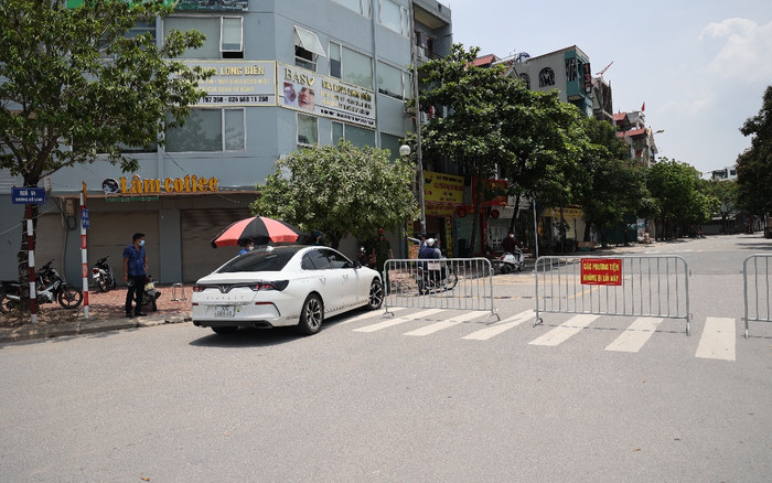 Hà Nội ban hành mẫu giấy đi đường cho người dân đủ điều kiện lưu thông trong thời gian giãn cách xã hội Ảnh 2