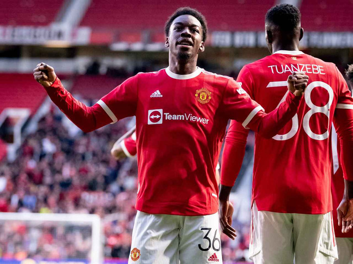 9 thành viên MU dương tính với Covid-19 sau trận giao hữu hòa 2-2 với Brentford.