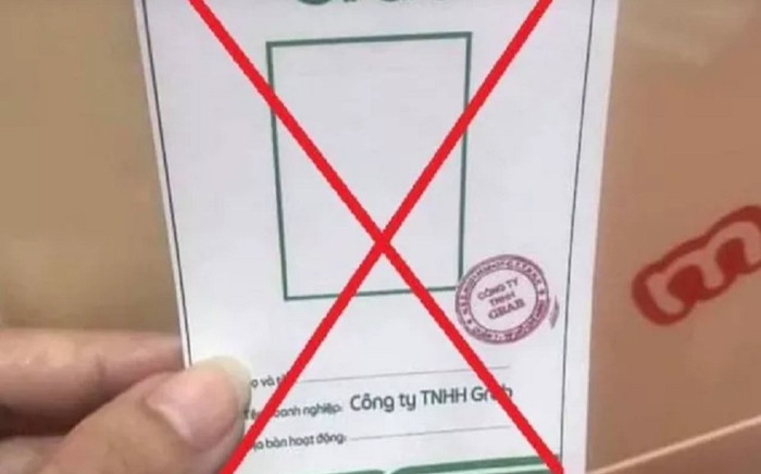 Tràn lan 'thẻ đi đường' có logo và con dấu của Grab Ảnh 2