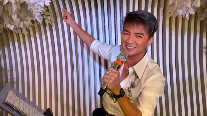 Đàm Vĩnh Hưng tự viết lời, tự quay MV tại nhà cổ vũ Sài Gòn chống dịch Ảnh 9