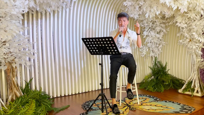 Đàm Vĩnh Hưng tự viết lời, tự quay MV tại nhà cổ vũ Sài Gòn chống dịch Ảnh 7