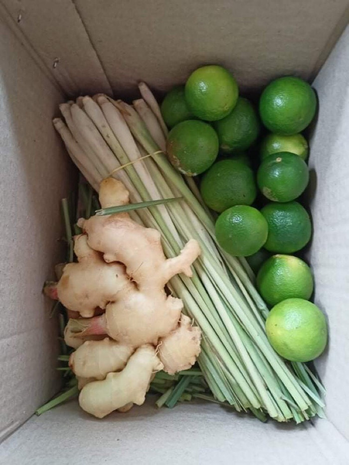 Nhiều người dân truyền tai nhau hỗn hợp nước uống gồm chanh - gừng - sả có thể ngăn ngừa vi rút xâm nhập.