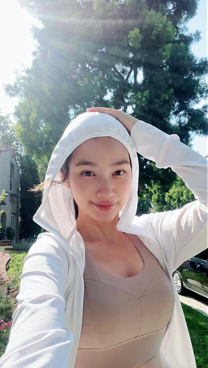 Mỗi buổi sáng , Trúc Diễm thường hay đi chạy bộ quanh khu nhà