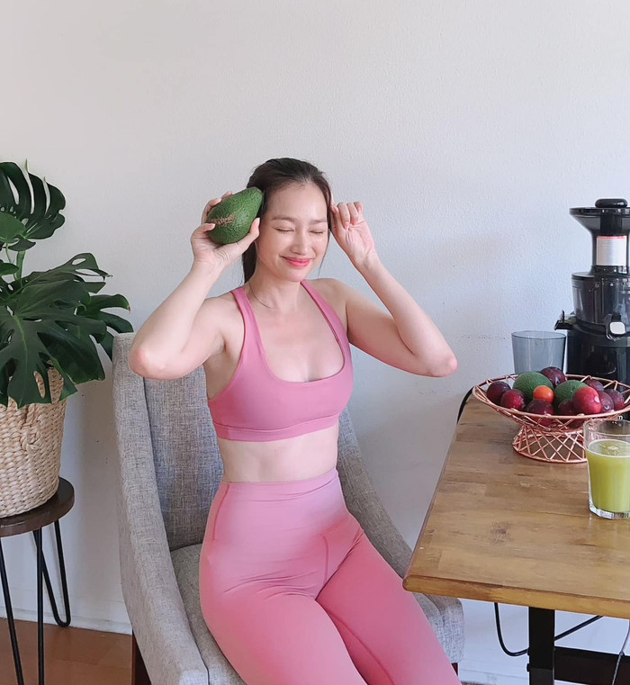 Body vòng 1 căng tràn cùng vòng 2 lộ cơ bụng săn chắc của người đẹp