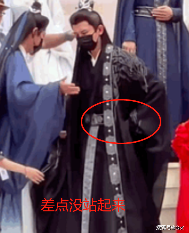 Thành Nghị bị chấn thương nhẹ sau khi giúp đỡ người gặp nạn.