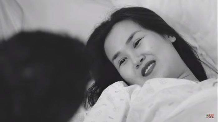 Thời điểm nhập viện chuẩn bị lên bàn sinh, Võ Hạ Trâm vẫn giữ nụ cười tươi rạng rỡ trên môi.