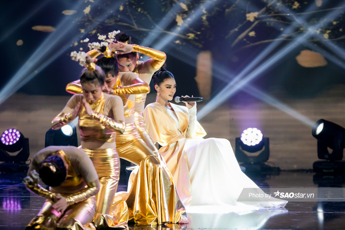 Lona hóa thành 'mỹ nữ cổ trang', hát 'Nhất chi mai' khiến các vị Master ngỡ ngàng Ảnh 6