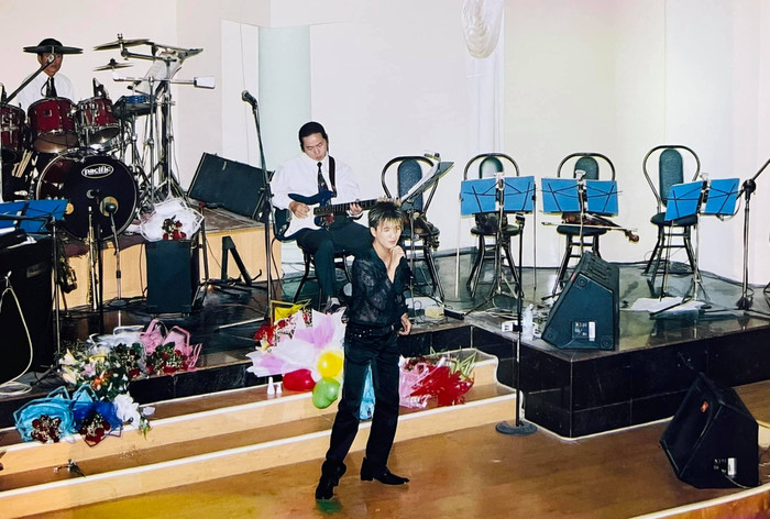 Đàm Vĩnh Hưng 'đào' ảnh cũ trong 25 năm ca hát, tự gọi bản thân là 'kẻ nổi loạn' Ảnh 10