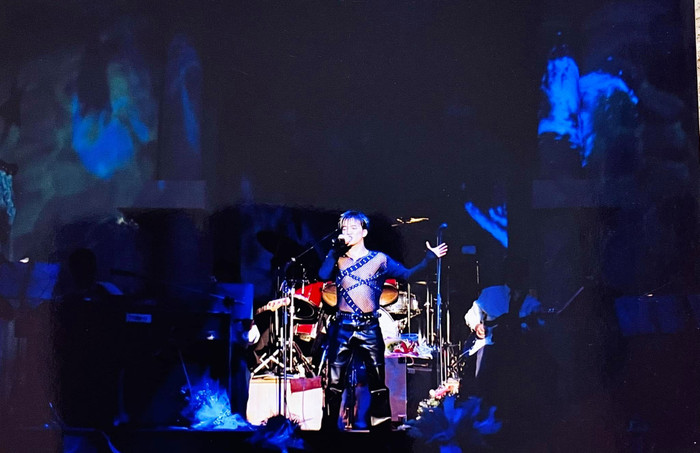 Đàm Vĩnh Hưng 'đào' ảnh cũ trong 25 năm ca hát, tự gọi bản thân là 'kẻ nổi loạn' Ảnh 7