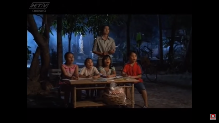 Cô luôn tìm cách giúp đỡ các em nhỏ này thay đổi cuộc sống thông qua con đường học tập.