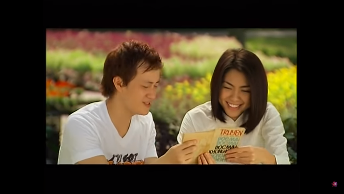 Nam dạy Trúc đọc trong những lần cùng bán sách, qua đó cả hai đã lưu lại trong tâm trí mình những hình ảnh đẹp về đối phương.