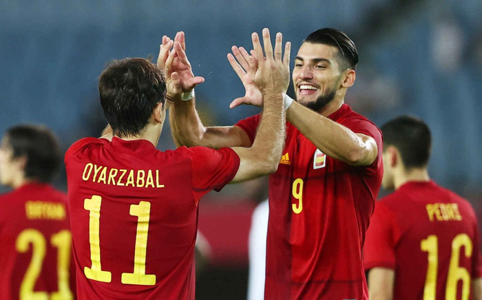 Chết đi sống lại, Tây Ban Nha nhọc nhằn vào bán kết Olympic 2020 Ảnh 2