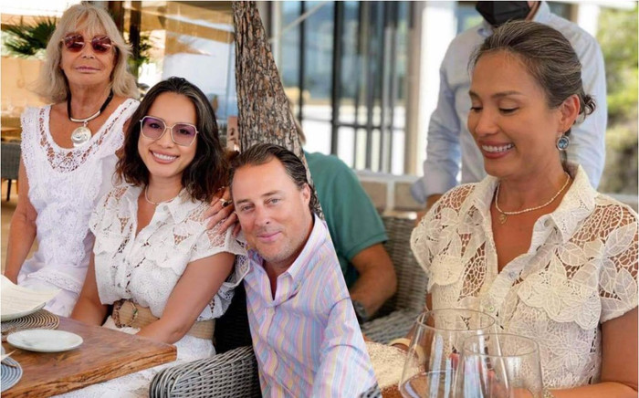 Hoa hậu Ngọc Khánh mặc giản dị ăn mừng sinh nhật bên cạnh chồng Tây Ảnh 2