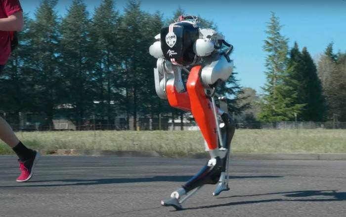 Robot chạy bộ 5km ngoài trời chẳng thua kém gì người thật chỉ với một lần sạc Ảnh 2