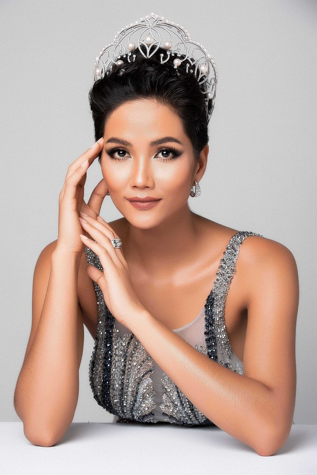 H'Hen Niê xúc động chia sẻ những cảm xúc tuyệt vời ấy trên story cá nhân.