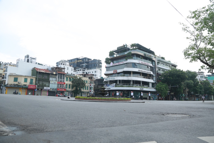 Phó Giáo sư, Tiến sỹ Trần Đắc Phu, nhận định Hà Nội đã thực hiện tương đối nghiêm việc giãn cách xã hội.