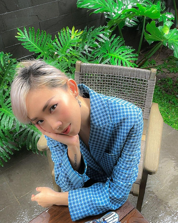 Người đẹp tận dụng khu vườn tại nhà để cho ra mắt những shoot ảnh xinh lung linh 