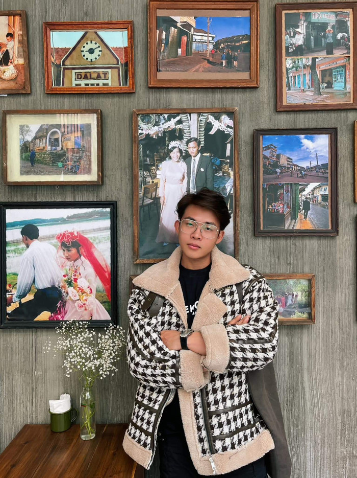 Ai mà ngờ được chàng trai ngày thường sang chảnh, làm việc cùng các Hoa hậu, người mẫu trong môi trường năng động hiện đại...