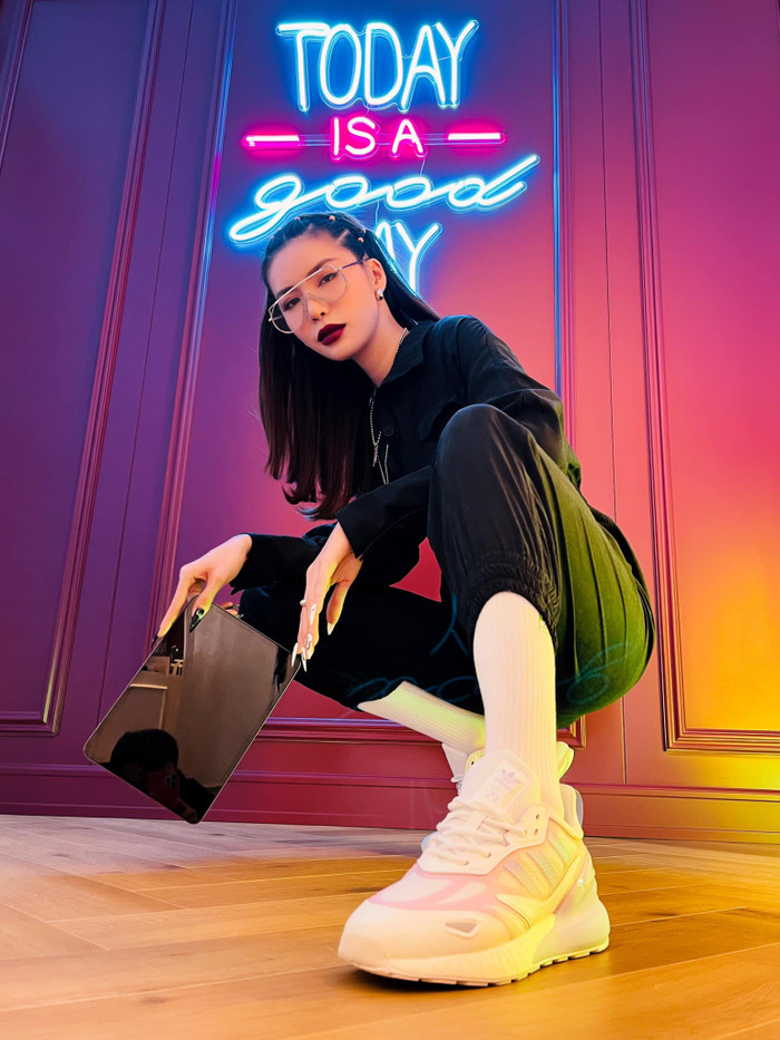 Minh Tú lẫn fan đều mong mau hết dịch.