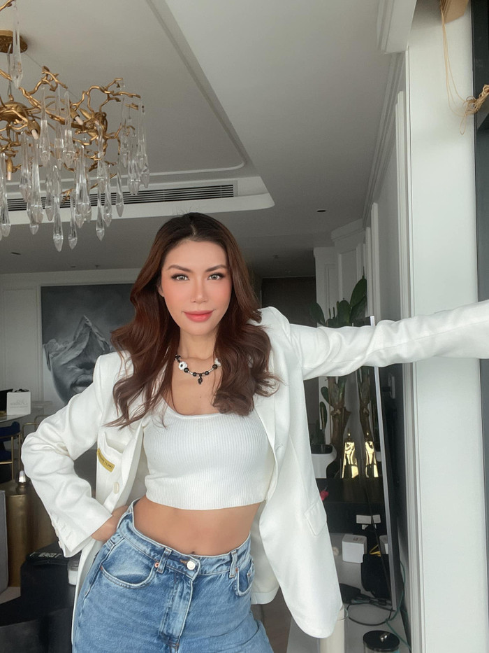 Siêu mẫu Minh Tú 