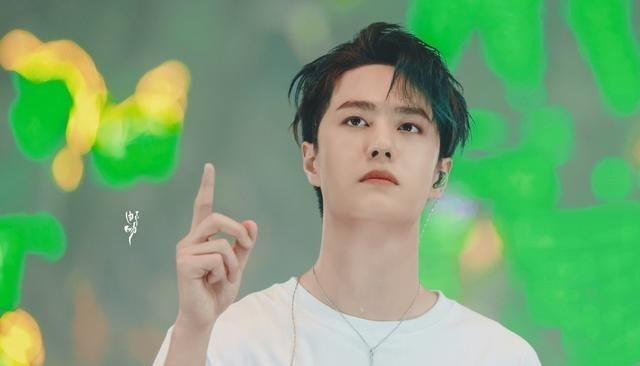 Chuyện giờ mới kể: Vương Nhất Bác 'dính như sam' với UNIQ ở hậu trường concert của công ty Ảnh 3