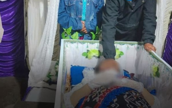 Cô dâu đã tử vong khi chuẩn bị trang điểm để cử hành hôn lễ. 