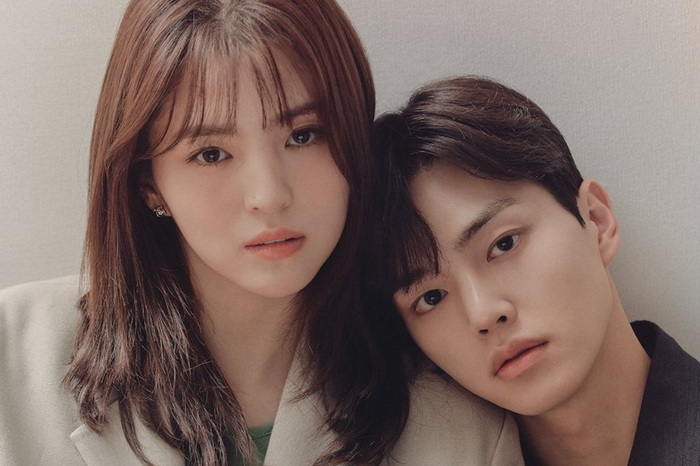 Chắc hẳn chuyện tình yêu của cặp trai xinh gái đẹp Jae Eon (Song Kang) và Na Bi (Han So Hee) đã làm khán giả phải si mê Nevertheless.