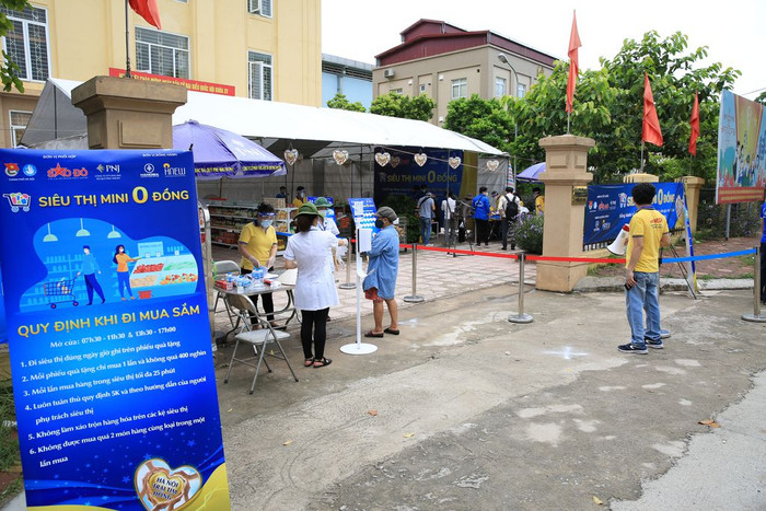 Siêu thị 0 đồng là một hoạt động vô cùng ý nghĩa, góp phần giúp đỡ những người dân nghèo bị ảnh hưởng bởi dịch bệnh Covid-19 bớt khó khăn hơn.