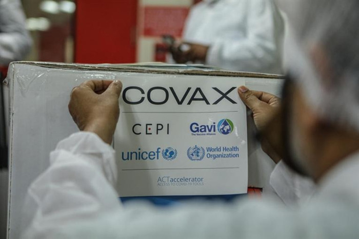 Liên minh COVAX phải mua những liều vaccine đắt đỏ từ các nhà sản xuất. (Ảnh: UNICEF)