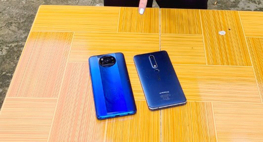 2 chiếc điện thoại mà Hằng lấy trộm