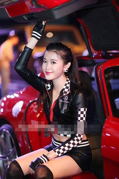 Gương mặt xinh đẹp vóc dáng quyến rũ không có sự thay đổi mấy so với sau này. 