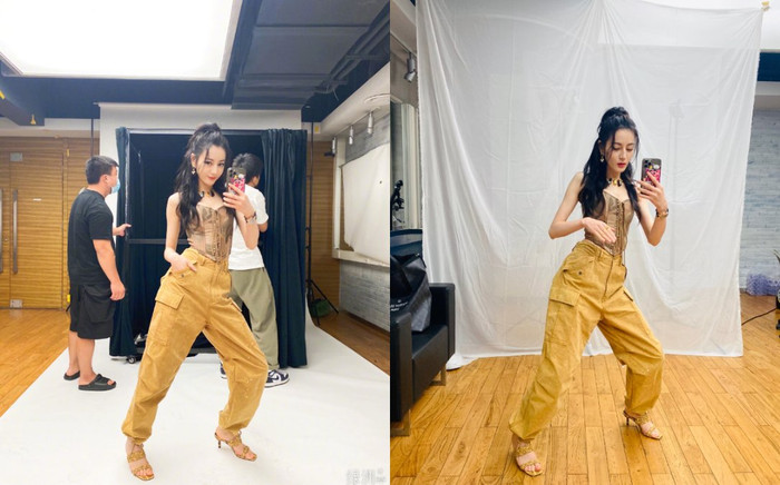 Địch Lệ Nhiệt Ba mặc đồ đẹp nhưng cách tạo dáng 'xoắn quẩy' lại bị chê Ảnh 2