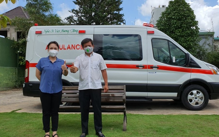 Nói là làm, Việt Hương chính thức tặng xe cứu thương gần 2 tỷ đồng làm từ thiện Ảnh 2