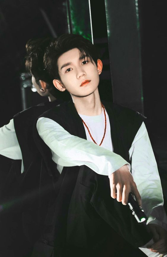 Chiến thuật album mới của Vương Nguyên xuất sắc, ra bài nào là hit bài đó! Ảnh 9