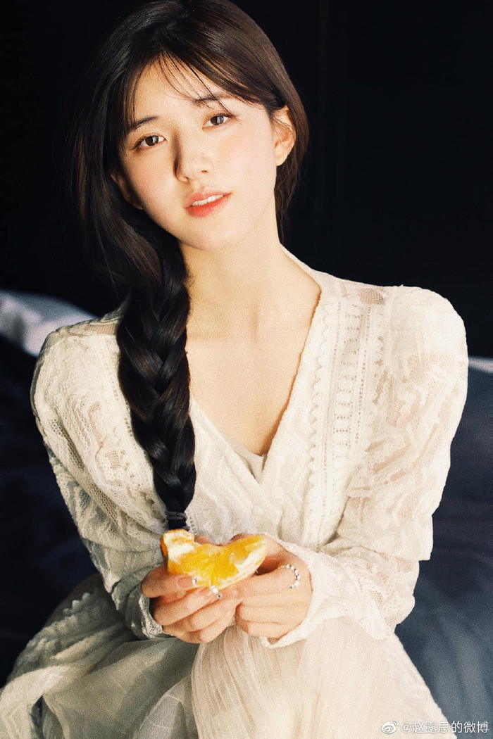 Xôn xao hình ảnh Triệu Lộ Tư phải nhập viện vì bị... chó cào trong lúc quay phim Ảnh 9