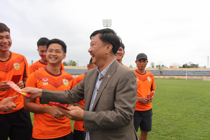 Chủ tịch CLB Quảng Nam - ông Nguyễn Húp không tin của VPF, muốn họp công khai. Ảnh: CLB Quảng Nam