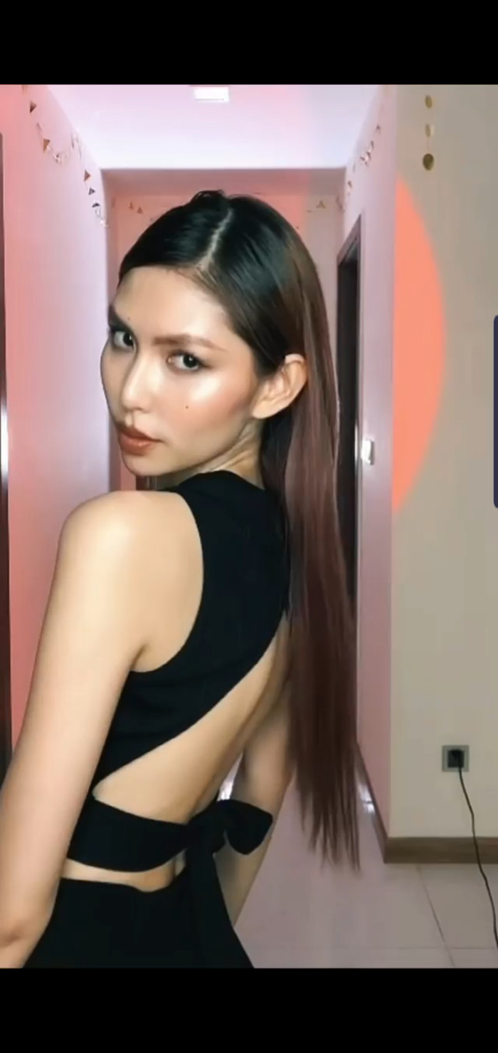 Thùy Dương khoe thần thái sắc sảo, cuốn hút.