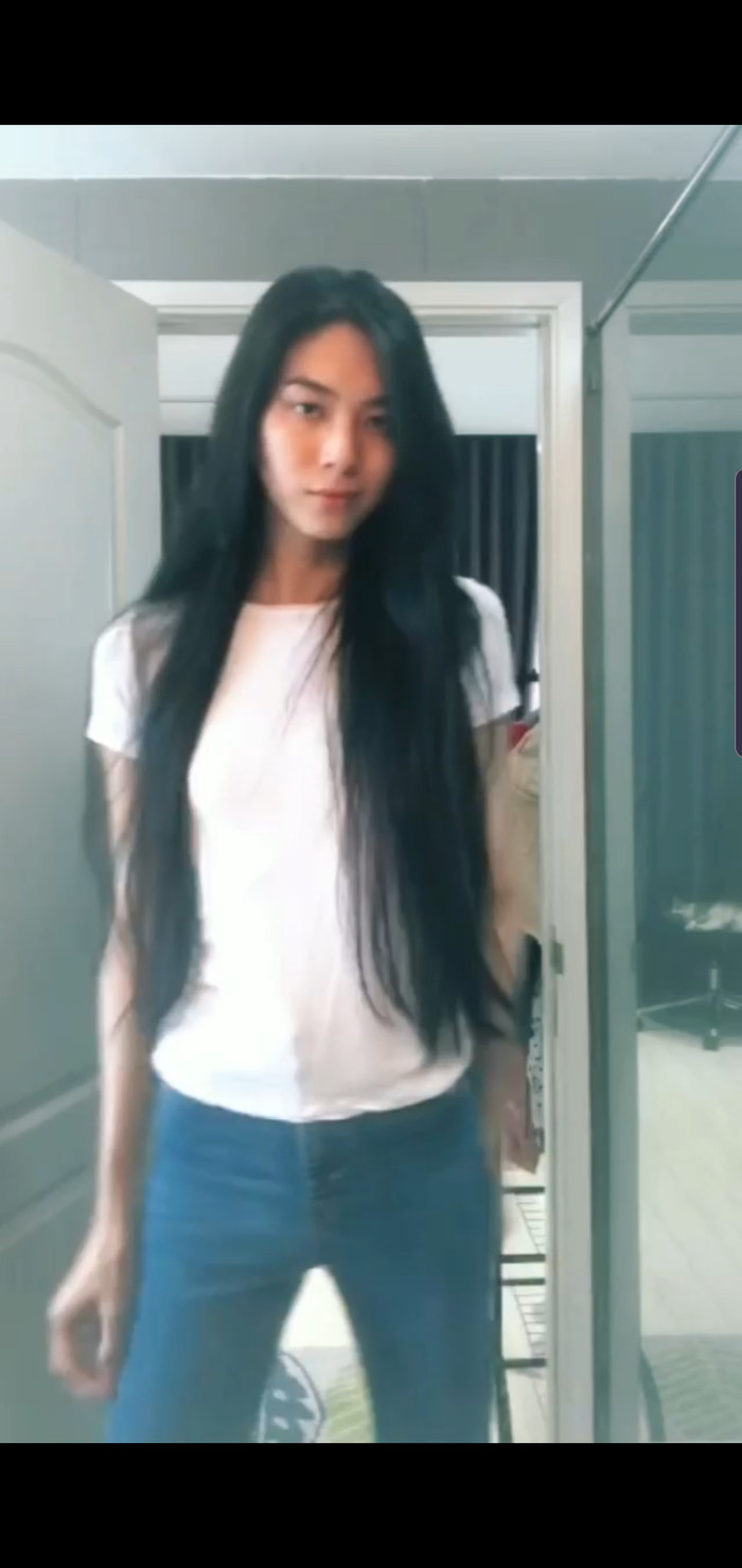 Mộng Thường cao dong dỏng đúng chuẩn high fashion.