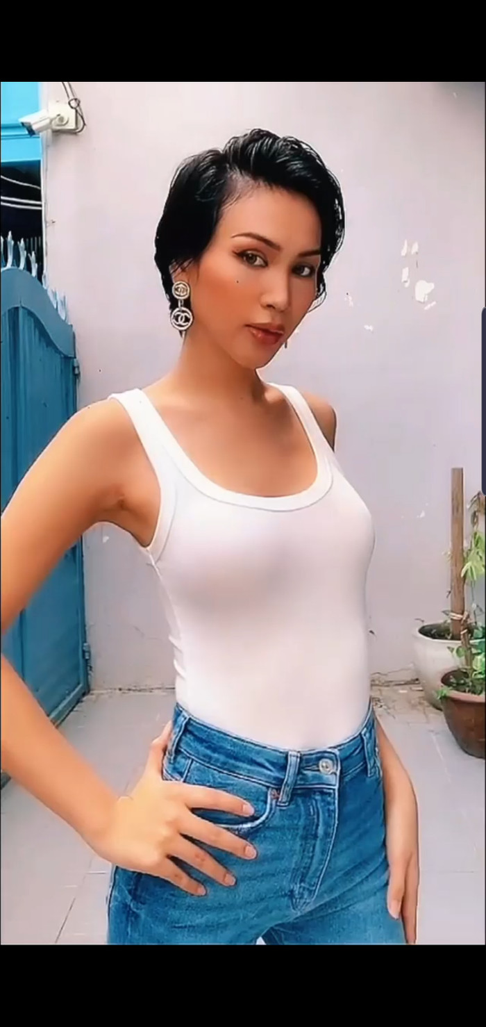 Chân dài chuyển giới Cadie Huỳnh Anh 