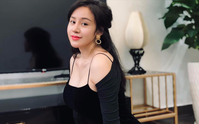 Khoe ảnh ở nhà, bà Tưng khiến dân mạng xuýt xoa vì vóc dáng nuột nà, vòng 1 căng tràn Ảnh 2