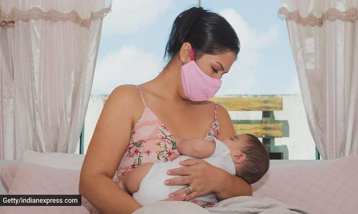 Cách cho con bú khi mẹ dương tính với COVID-19 Ảnh 1