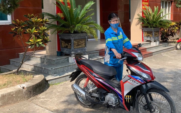 Nữ lao công bị 4 thanh niên cướp xe máy trong đêm ở Hà Nội vừa được tặng chiếc xe khác Ảnh 2