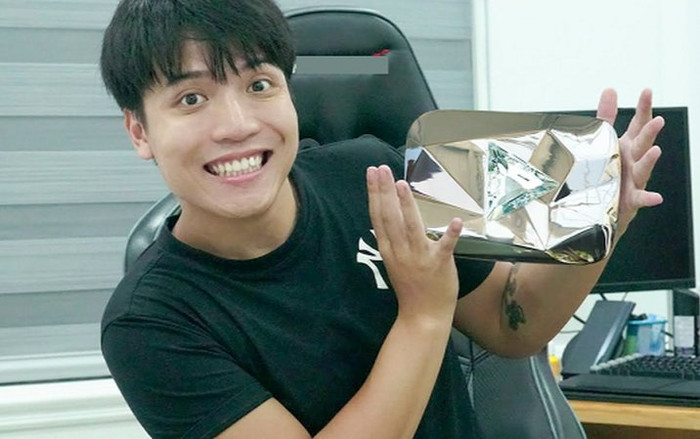 Kênh YouTube NTN đạt nút kim cương, thế nhưng dân mạng lại 'réo gọi' Cris Phan, Sơn Tùng M-TP Ảnh 2