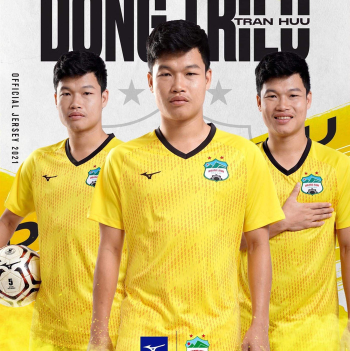 Chiếc huy chương quốc tế đầu tiên của lứa Công Phượng đã được trung vệ Đông Triều đấu giá với mong muốn chung tay thắng COVID-19.