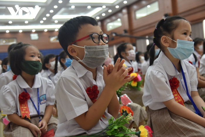 Bộ GD-ĐT đề nghị giữ ổn định mức học phí, chia sẻ khó khăn với phụ huynh mùa dịch Ảnh 3