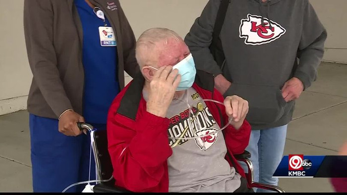 Ông Darell Slater đã chiến thắng Covid-19 sau 118 ngày điều trị.