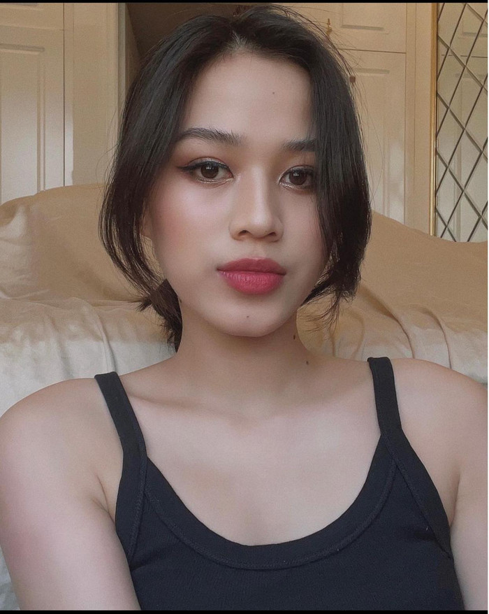 Màu son môi mà Hoa hậu Việt Nam 2020 chọn là gam màu hồng đất rất hợp với tổng thể khuôn mặt