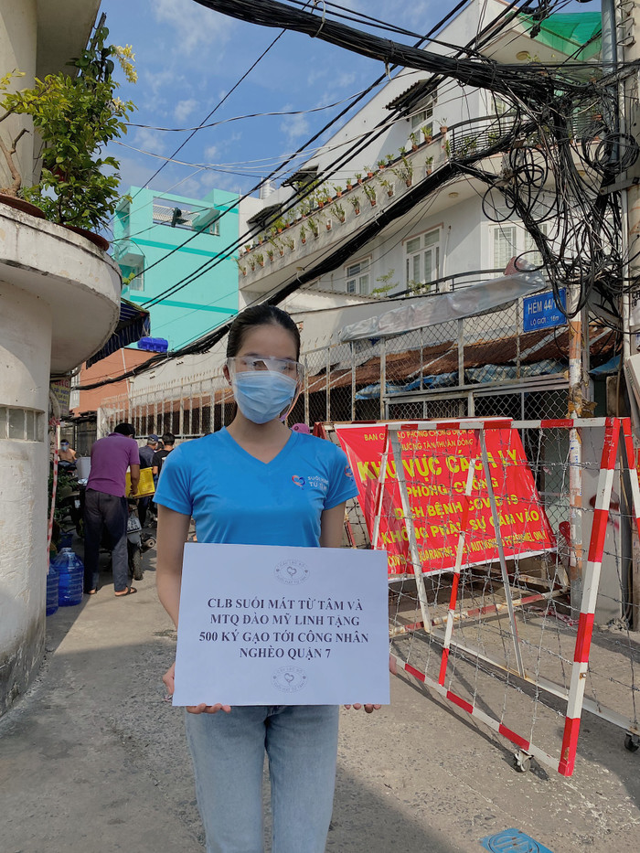 Hoa hậu Tiểu Vy, Á hậu Phương Anh tặng 50 tấn gạo và 10.000 phần quà cho công nhân nghèo Ảnh 10