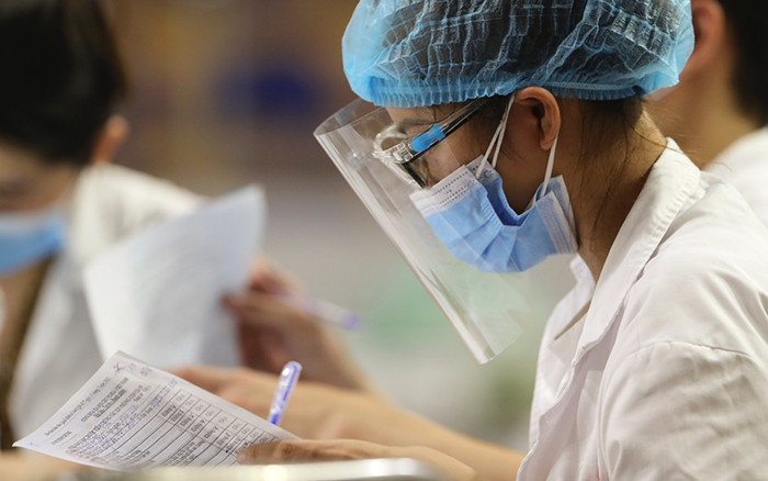 Hà Nội thông báo khẩn tìm người từng đến điểm tiêm chủng vaccine Covid-19 tại trường THCS Trưng Vương Ảnh 2