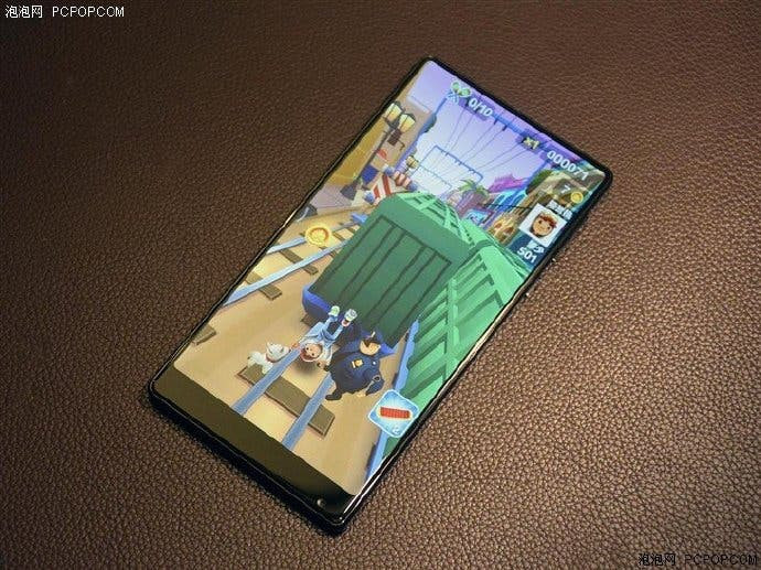 Dòng điện thoại Mi MIX đầu tiên của Xiaomi.